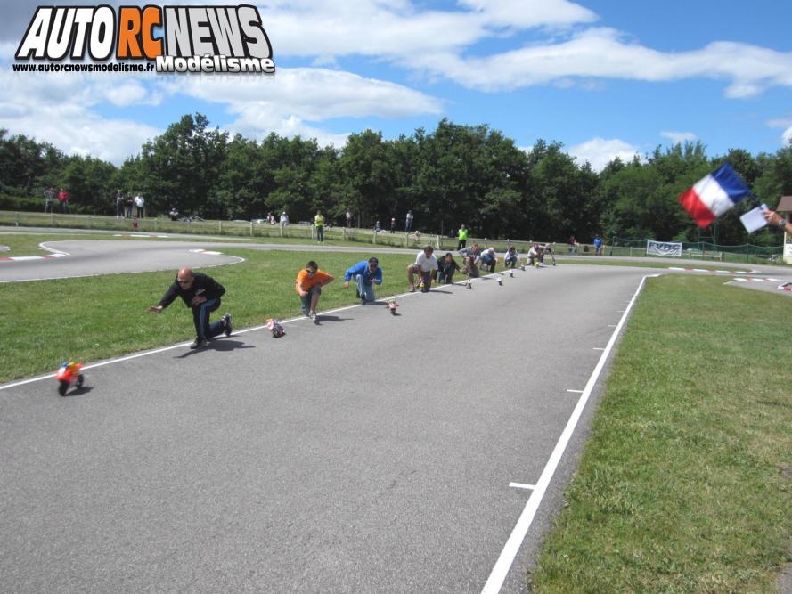 3ème manche de CF moto à Lentilly. course de modélisme de motos radiocommandées, championnat de france sur la piste du RCCL.