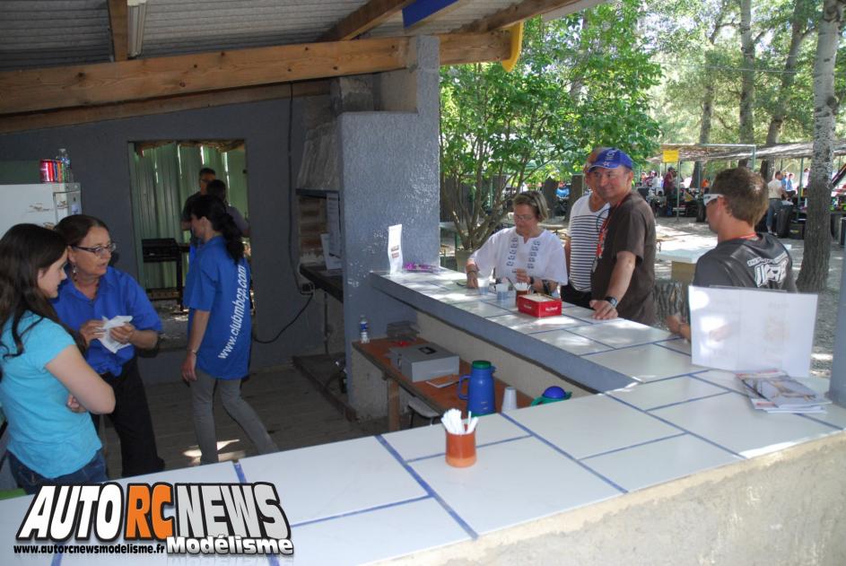4ème manche de CF TT 1/8ème thermique National à Pertuis les 22 et 23 juin 2013 sur la piste du mini bolide club pertuisien (mbcp). compétition de modélisme auto radiocommandée qui a vu la victoire revenir à jimmy weimann sur kyosho mp9.
