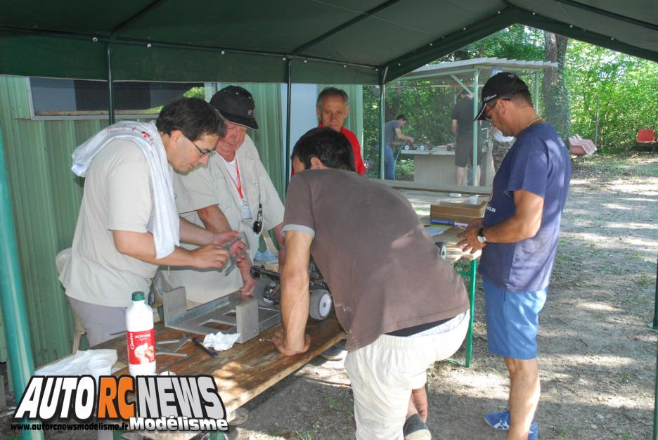 4ème manche de CF TT 1/8ème thermique National à Pertuis les 22 et 23 juin 2013 sur la piste du mini bolide club pertuisien (mbcp). compétition de modélisme auto radiocommandée qui a vu la victoire revenir à jimmy weimann sur kyosho mp9.