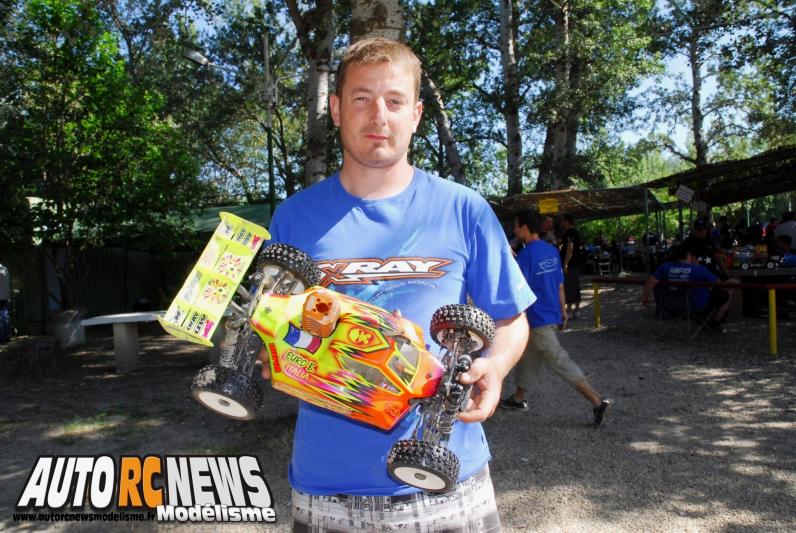 4ème manche de CF TT 1/8ème thermique National à Pertuis les 22 et 23 juin 2013 sur la piste du mini bolide club pertuisien (mbcp). compétition de modélisme auto radiocommandée qui a vu la victoire revenir à jimmy weimann sur kyosho mp9.