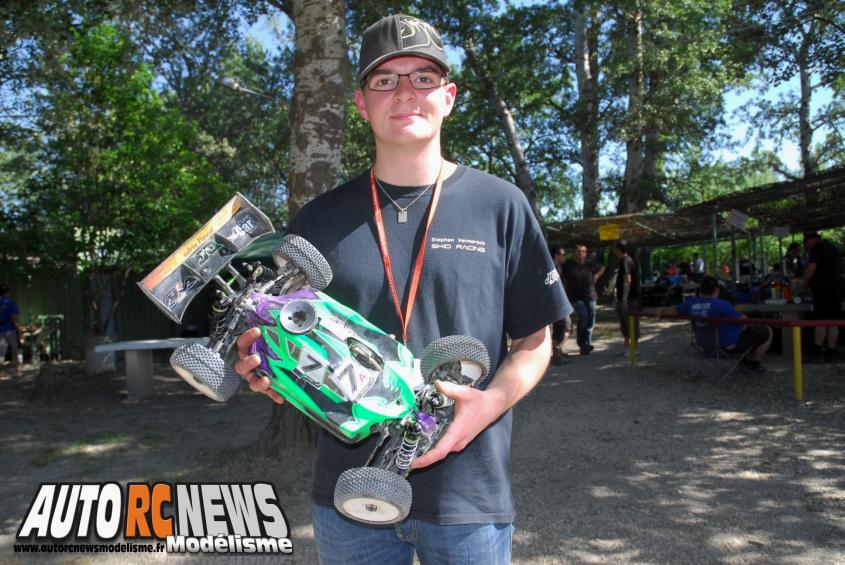 4ème manche de CF TT 1/8ème thermique National à Pertuis les 22 et 23 juin 2013 sur la piste du mini bolide club pertuisien (mbcp). compétition de modélisme auto radiocommandée qui a vu la victoire revenir à jimmy weimann sur kyosho mp9.
