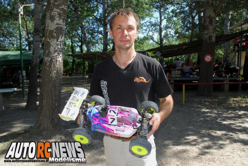 4ème manche de CF TT 1/8ème thermique National à Pertuis les 22 et 23 juin 2013 sur la piste du mini bolide club pertuisien (mbcp). compétition de modélisme auto radiocommandée qui a vu la victoire revenir à jimmy weimann sur kyosho mp9.