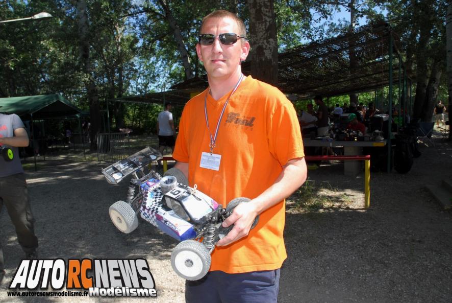 4ème manche de CF TT 1/8ème thermique National à Pertuis les 22 et 23 juin 2013 sur la piste du mini bolide club pertuisien (mbcp). compétition de modélisme auto radiocommandée qui a vu la victoire revenir à jimmy weimann sur kyosho mp9.