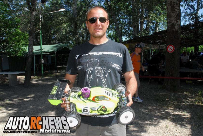 4ème manche de CF TT 1/8ème thermique National à Pertuis les 22 et 23 juin 2013 sur la piste du mini bolide club pertuisien (mbcp). compétition de modélisme auto radiocommandée qui a vu la victoire revenir à jimmy weimann sur kyosho mp9.