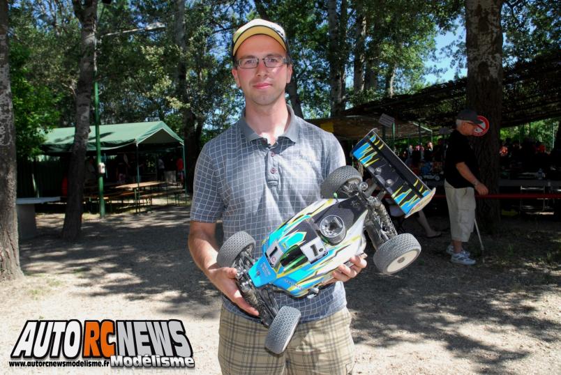 4ème manche de CF TT 1/8ème thermique National à Pertuis les 22 et 23 juin 2013 sur la piste du mini bolide club pertuisien (mbcp). compétition de modélisme auto radiocommandée qui a vu la victoire revenir à jimmy weimann sur kyosho mp9.