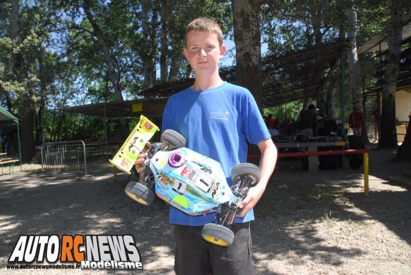 4ème manche de CF TT 1/8ème thermique National à Pertuis les 22 et 23 juin 2013 sur la piste du mini bolide club pertuisien (mbcp). compétition de modélisme auto radiocommandée qui a vu la victoire revenir à jimmy weimann sur kyosho mp9.