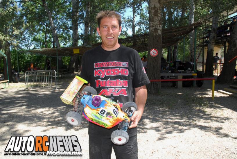 4ème manche de CF TT 1/8ème thermique National à Pertuis les 22 et 23 juin 2013 sur la piste du mini bolide club pertuisien (mbcp). compétition de modélisme auto radiocommandée qui a vu la victoire revenir à jimmy weimann sur kyosho mp9.