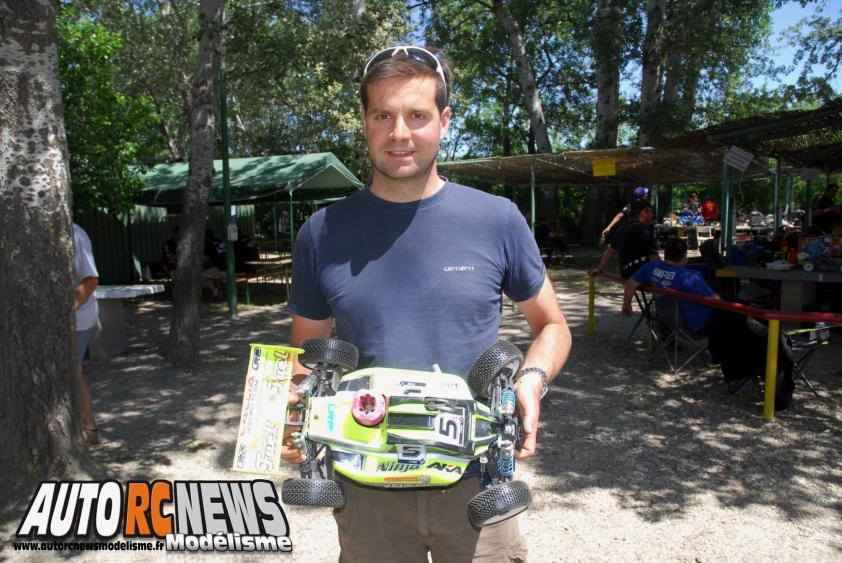 4ème manche de CF TT 1/8ème thermique National à Pertuis les 22 et 23 juin 2013 sur la piste du mini bolide club pertuisien (mbcp). compétition de modélisme auto radiocommandée qui a vu la victoire revenir à jimmy weimann sur kyosho mp9.