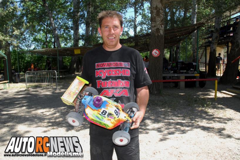 4ème manche de CF TT 1/8ème thermique National à Pertuis les 22 et 23 juin 2013 sur la piste du mini bolide club pertuisien (mbcp). compétition de modélisme auto radiocommandée. nicolas cheron pole position.