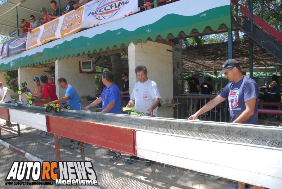 4ème manche de CF TT 1/8ème thermique National à Pertuis les 22 et 23 juin 2013 sur la piste du mini bolide club pertuisien (mbcp). compétition de modélisme auto radiocommandée. nicolas cheron pole position.