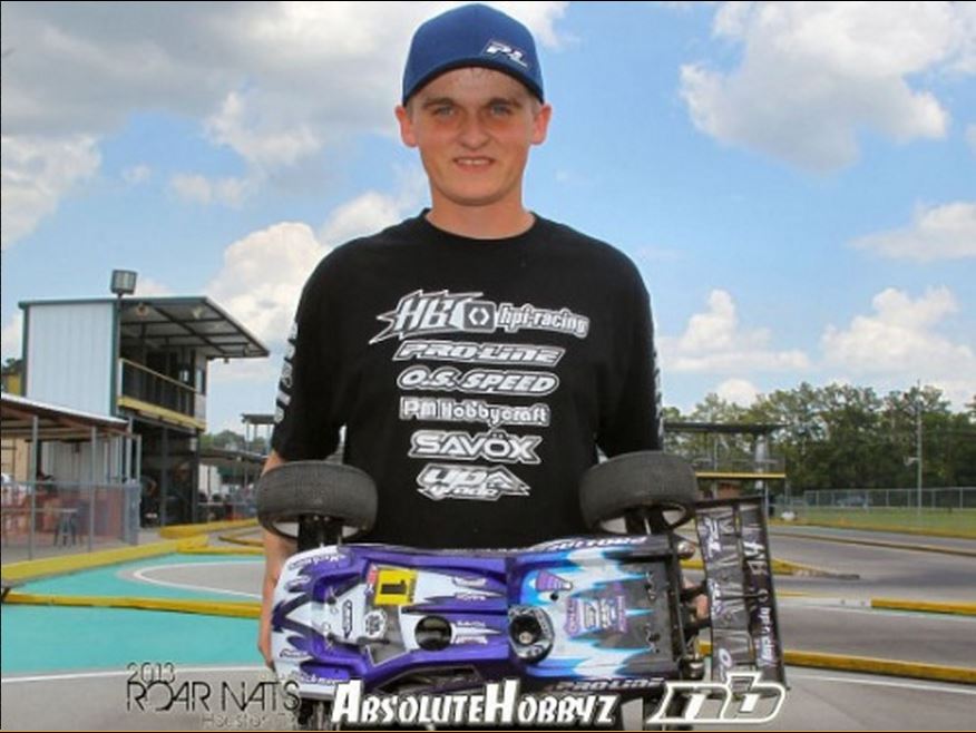 Ty Tessmann remporte la Roar National 2013 aux commandes de la version truggy de son D812 Hot Bodies. compétition truggy de modélisme auto radiocommandé. Ty Tessmann remporte la Roar National 2013 aux commandes de la version truggy de son D812 Hot Bodies. compétition truggy de modélisme auto radiocommandé.
