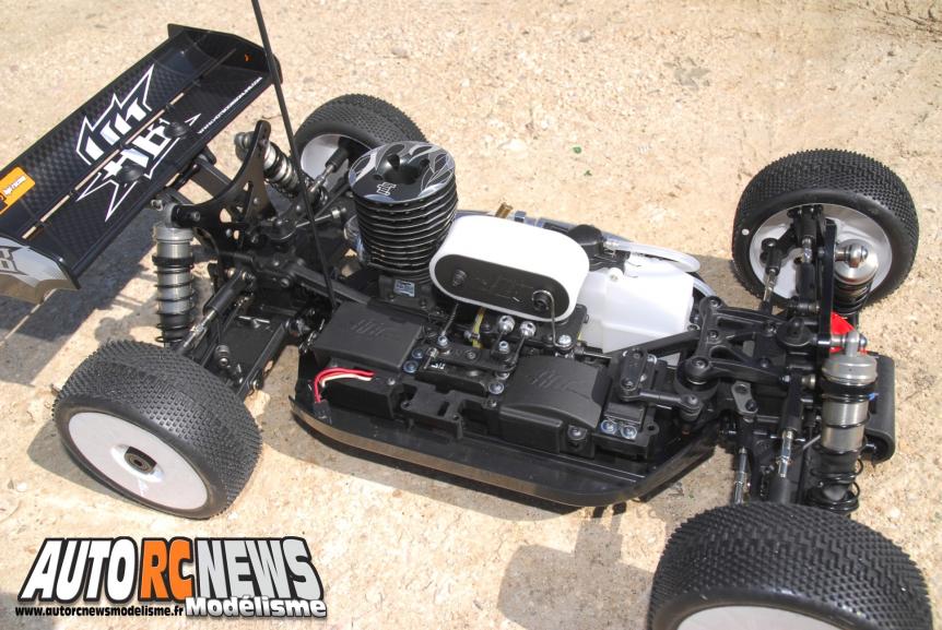 HB D812 Kit nouveau D812 hot bodies TT 1/8ème thermique de compétition. voiture de modélisme R/C signataire des 2 et 3èmes places du dernier World TT 1/8 2012 de buenos aires en Argentine.