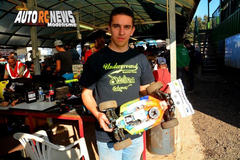vidéo grand prix de pierrefeu du var 2015 avec thomas dubois sur associated rc8b3. vidéo grand prix de pierrefeu du var 2015 avec thomas dubois sur associated rc8b3.