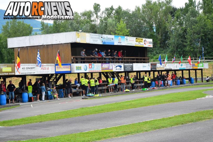 4ème CF Piste 1/5 Elite, FF, F1 à Grenoble qui s'est déroulée le 14 et 15 juin 2014 sur la piste du club RACG de Montbonnot. Reportage complet.