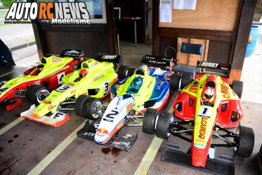 4ème CF Piste 1/5 Elite, FF, F1 à Grenoble qui s'est déroulée le 14 et 15 juin 2014 sur la piste du club RACG de Montbonnot. Reportage complet.