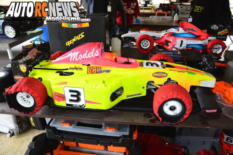 4ème CF Piste 1/5 Elite, FF, F1 à Grenoble qui s'est déroulée le 14 et 15 juin 2014 sur la piste du club RACG de Montbonnot. Reportage complet.