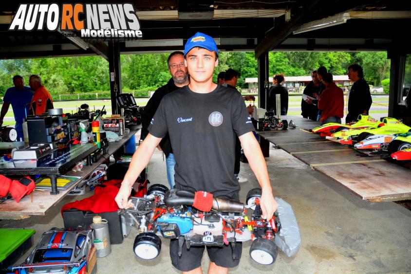 4ème CF Piste 1/5 Elite, FF, F1 à Grenoble qui s'est déroulée le 14 et 15 juin 2014 sur la piste du club RACG de Montbonnot. Reportage complet.