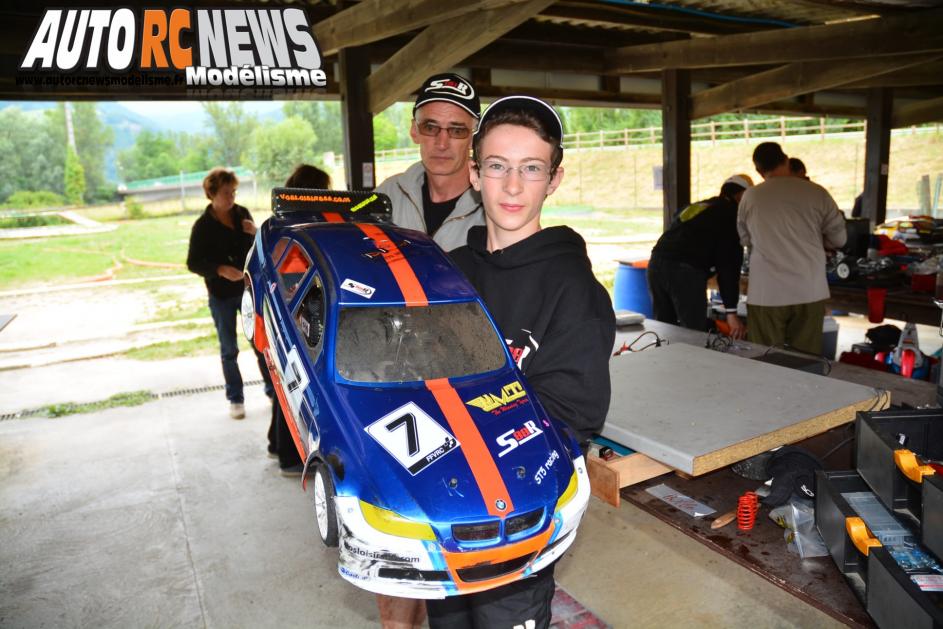 4ème CF Piste 1/5 Elite, FF, F1 à Grenoble qui s'est déroulée le 14 et 15 juin 2014 sur la piste du club RACG de Montbonnot. Reportage complet.