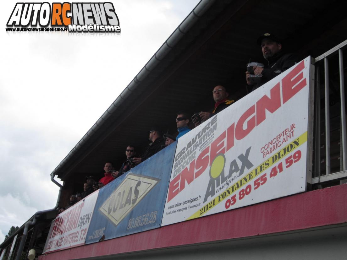 cf moto rc à longvic. 2ème manche du championnat de france de motos radiocommandées à longvic.modélisme motos r/c