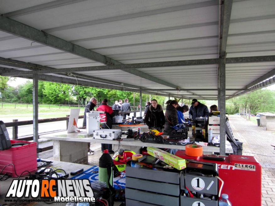 1ère CF Moto RC Mâcon première manche du championnat de france de motos radiocommandées à mâcon. modelisme moto rc