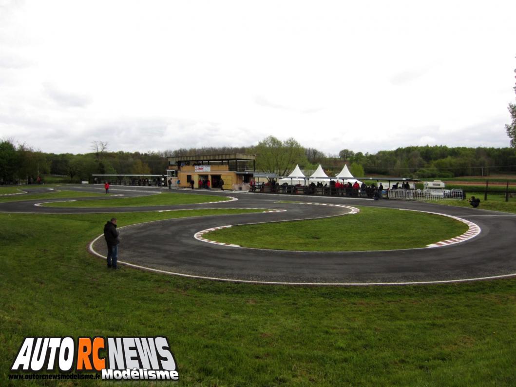 1ère CF Moto RC Mâcon première manche du championnat de france de motos radiocommandées à mâcon. modelisme moto rc