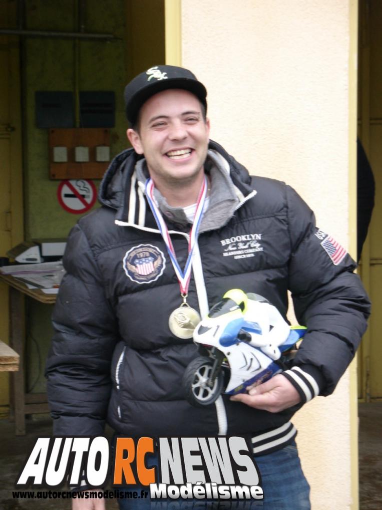 1ère CF Moto RC Mâcon première manche du championnat de france de motos radiocommandées à mâcon. modelisme moto rc