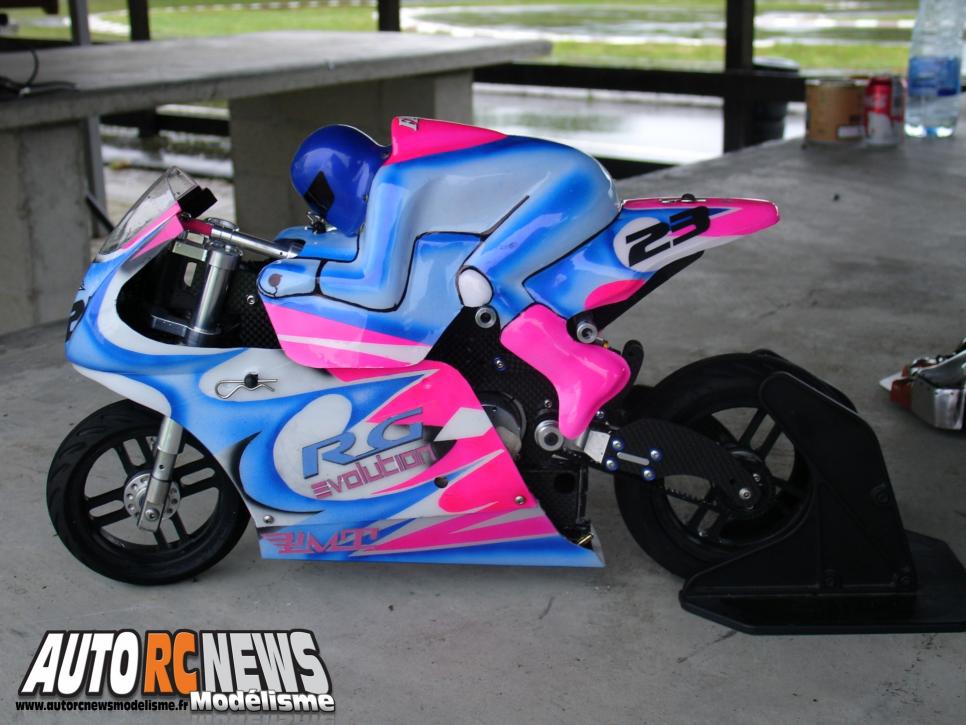 1ère CF Moto RC Mâcon première manche du championnat de france de motos radiocommandées à mâcon. modelisme moto rc