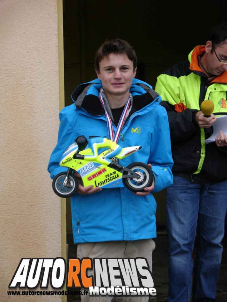 1ère CF Moto RC Mâcon première manche du championnat de france de motos radiocommandées à mâcon. modelisme moto rc