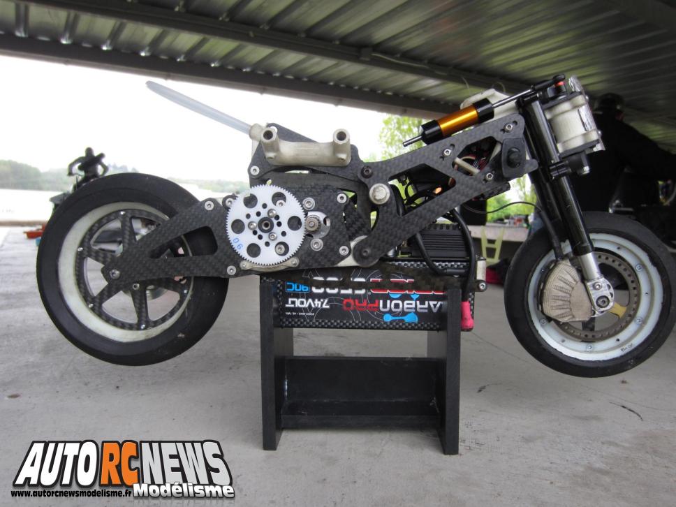 1ère CF Moto RC Mâcon première manche du championnat de france de motos radiocommandées à mâcon. modelisme moto rc