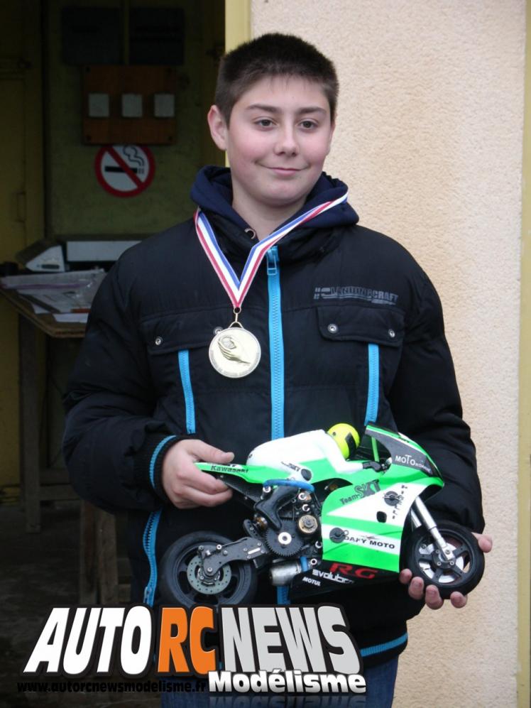 1ère CF Moto RC Mâcon première manche du championnat de france de motos radiocommandées à mâcon. modelisme moto rc