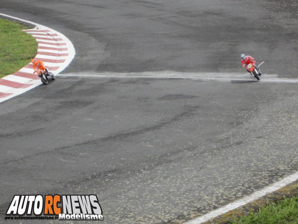 1ère CF Moto RC Mâcon première manche du championnat de france de motos radiocommandées à mâcon. modelisme moto rc