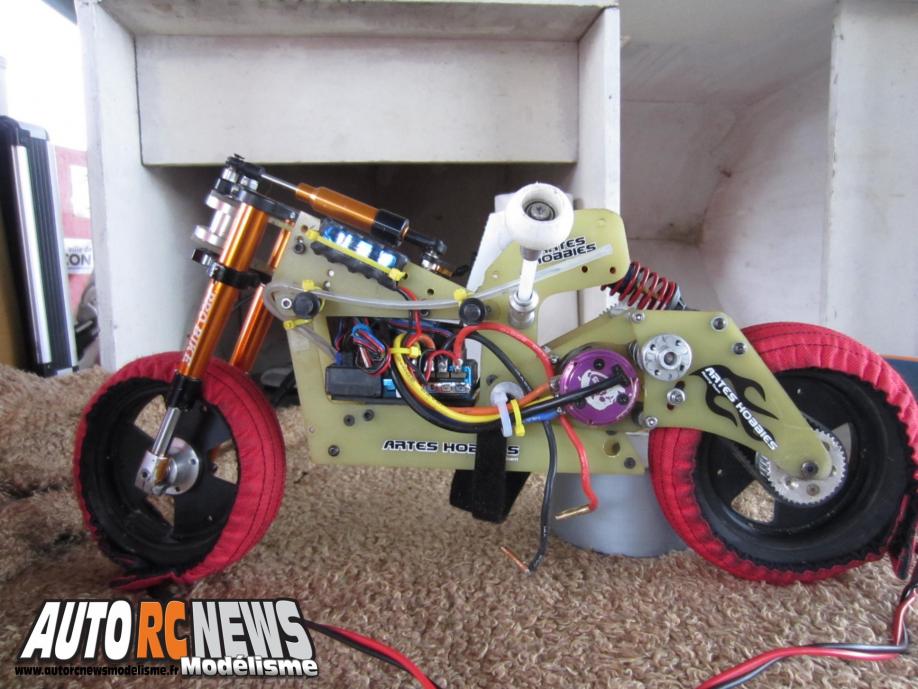 1ère CF Moto RC Mâcon première manche du championnat de france de motos radiocommandées à mâcon. modelisme moto rc
