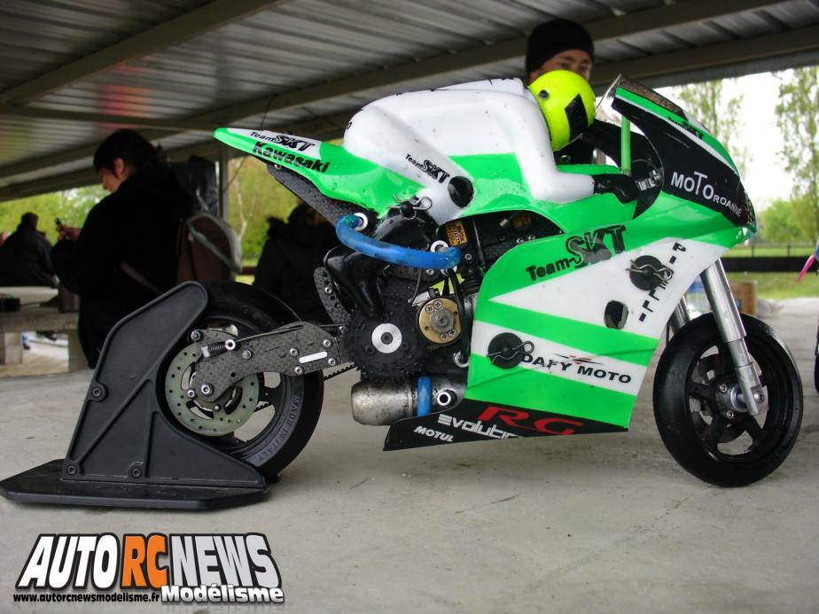 1ère CF Moto RC Mâcon première manche du championnat de france de motos radiocommandées à mâcon. modelisme moto rc