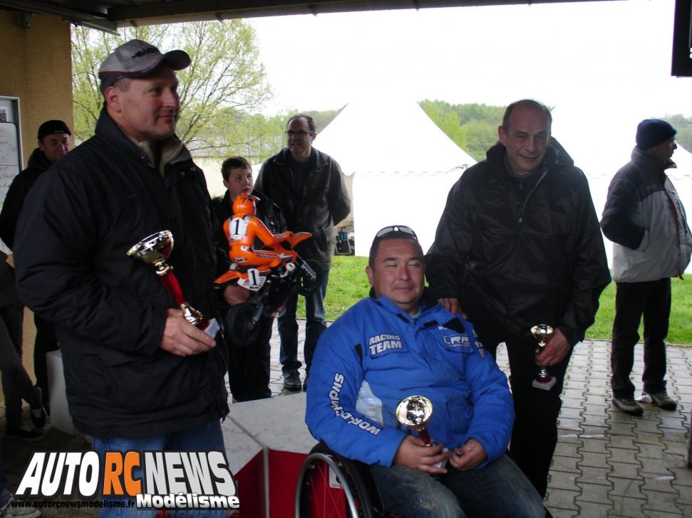 1ère CF Moto RC Mâcon première manche du championnat de france de motos radiocommandées à mâcon. modelisme moto rc