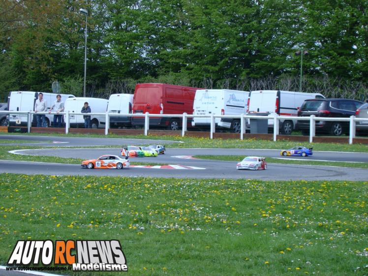 2ème CF Piste 1/5ème Tourisme Elite à Ris Orangis. compétition de modélisme auto radiocommandé. deuxième manche du championnat de france de piste à l'échelle 1/5ème.