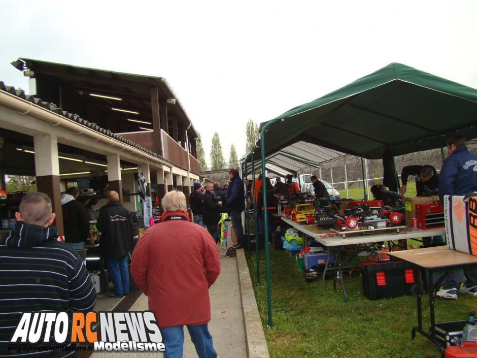 2ème CF Piste 1/5ème Tourisme Elite à Ris Orangis. compétition de modélisme auto radiocommandé. deuxième manche du championnat de france de piste à l'échelle 1/5ème.