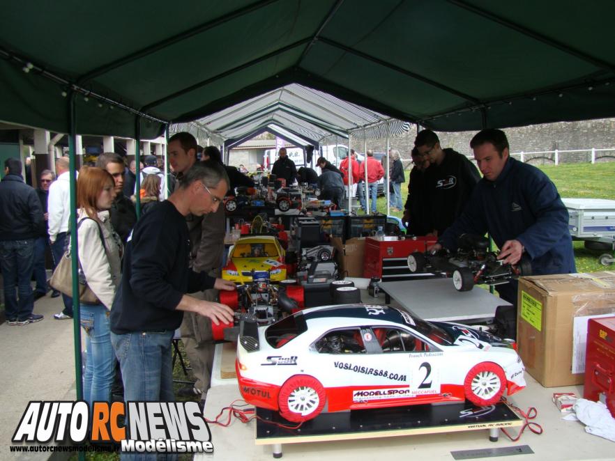 2ème CF Piste 1/5ème Tourisme Elite à Ris Orangis. compétition de modélisme auto radiocommandé. deuxième manche du championnat de france de piste à l'échelle 1/5ème.
