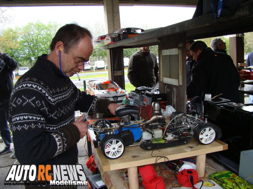 2ème CF Piste 1/5ème Tourisme Elite à Ris Orangis. compétition de modélisme auto radiocommandé. deuxième manche du championnat de france de piste à l'échelle 1/5ème.