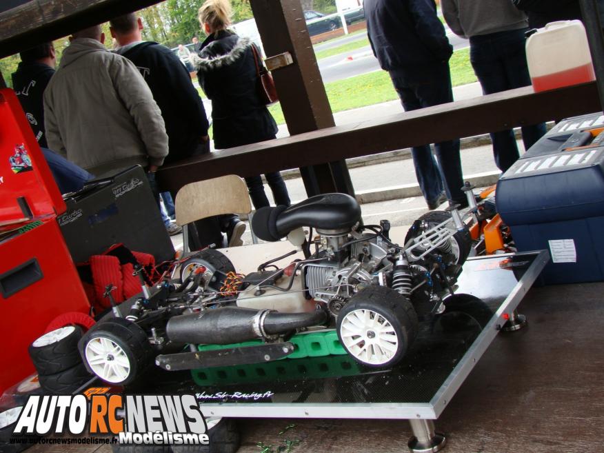 2ème CF Piste 1/5ème Tourisme Elite à Ris Orangis. compétition de modélisme auto radiocommandé. deuxième manche du championnat de france de piste à l'échelle 1/5ème.