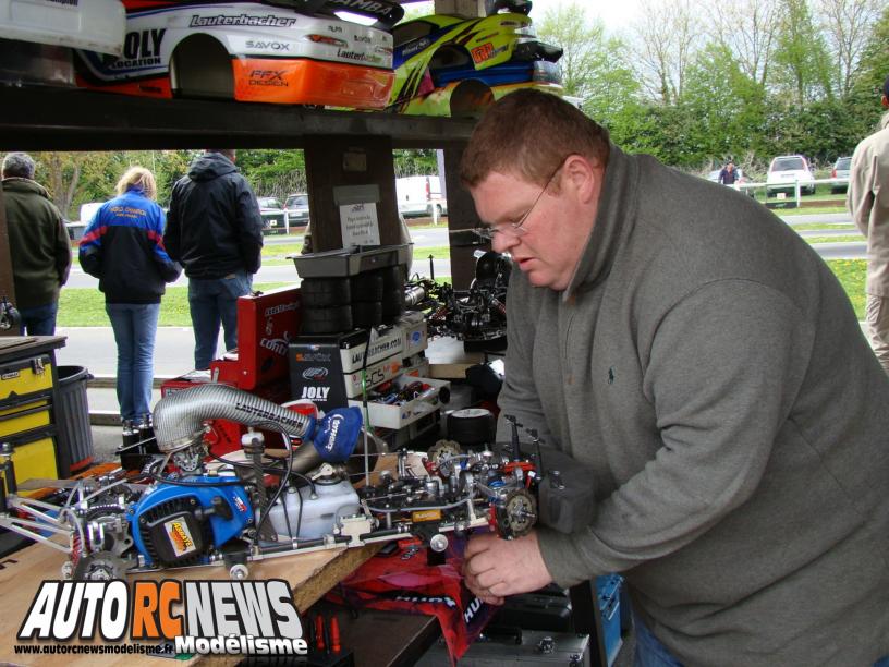 2ème CF Piste 1/5ème Tourisme Elite à Ris Orangis. compétition de modélisme auto radiocommandé. deuxième manche du championnat de france de piste à l'échelle 1/5ème.