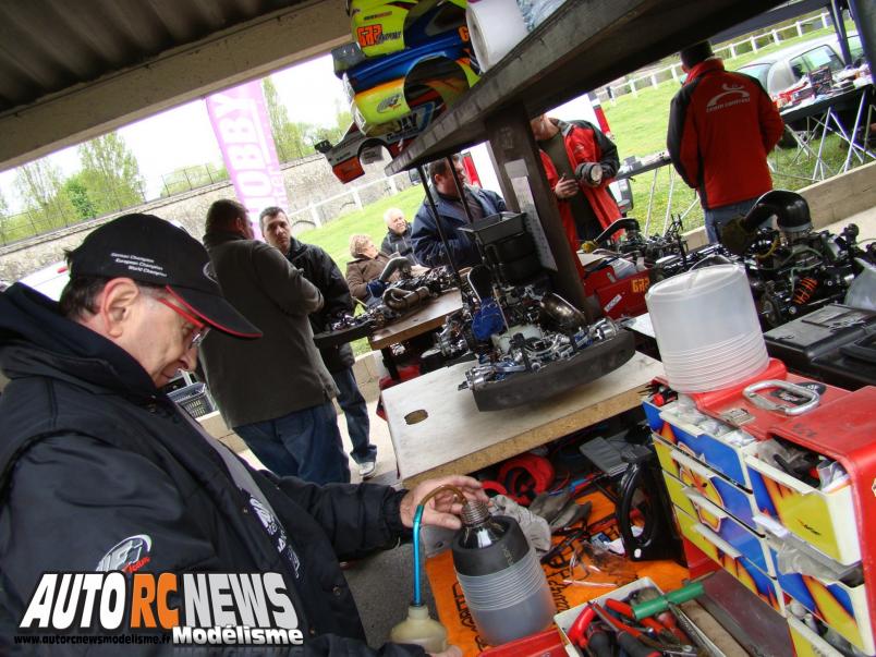 2ème CF Piste 1/5ème Tourisme Elite à Ris Orangis. compétition de modélisme auto radiocommandé. deuxième manche du championnat de france de piste à l'échelle 1/5ème.