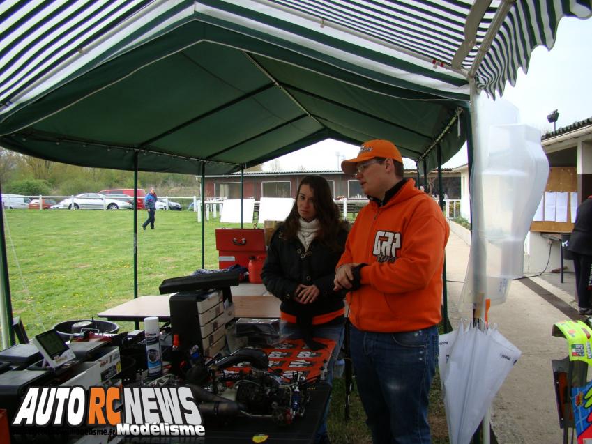 2ème CF Piste 1/5ème Tourisme Elite à Ris Orangis. compétition de modélisme auto radiocommandé. deuxième manche du championnat de france de piste à l'échelle 1/5ème.