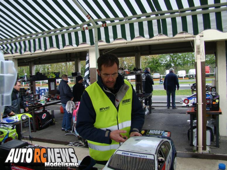 2ème CF Piste 1/5ème Tourisme Elite à Ris Orangis. compétition de modélisme auto radiocommandé. deuxième manche du championnat de france de piste à l'échelle 1/5ème.