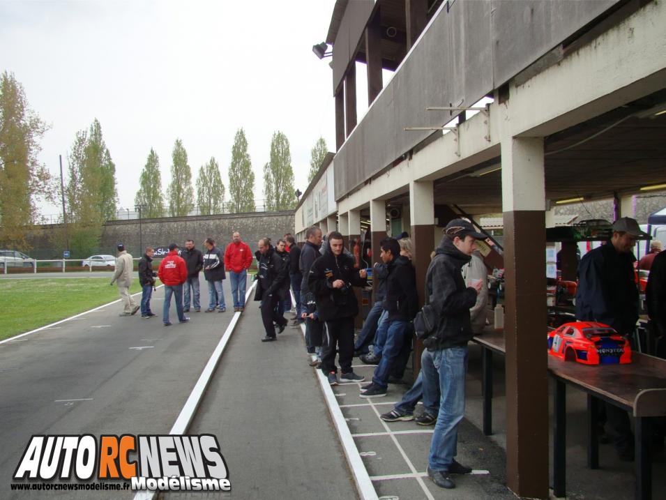 2ème CF Piste 1/5ème Tourisme Elite à Ris Orangis. compétition de modélisme auto radiocommandé. deuxième manche du championnat de france de piste à l'échelle 1/5ème.