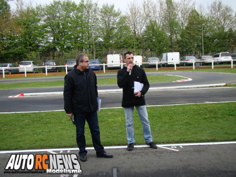 2ème CF Piste 1/5ème Tourisme Elite à Ris Orangis. compétition de modélisme auto radiocommandé. deuxième manche du championnat de france de piste à l'échelle 1/5ème.