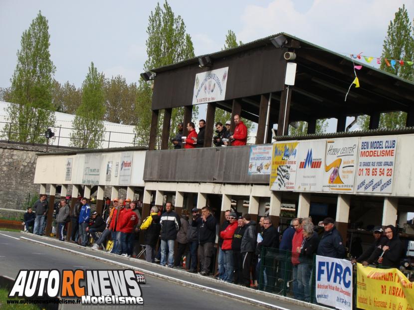 2ème CF Piste 1/5ème Tourisme Elite à Ris Orangis. compétition de modélisme auto radiocommandé. deuxième manche du championnat de france de piste à l'échelle 1/5ème.