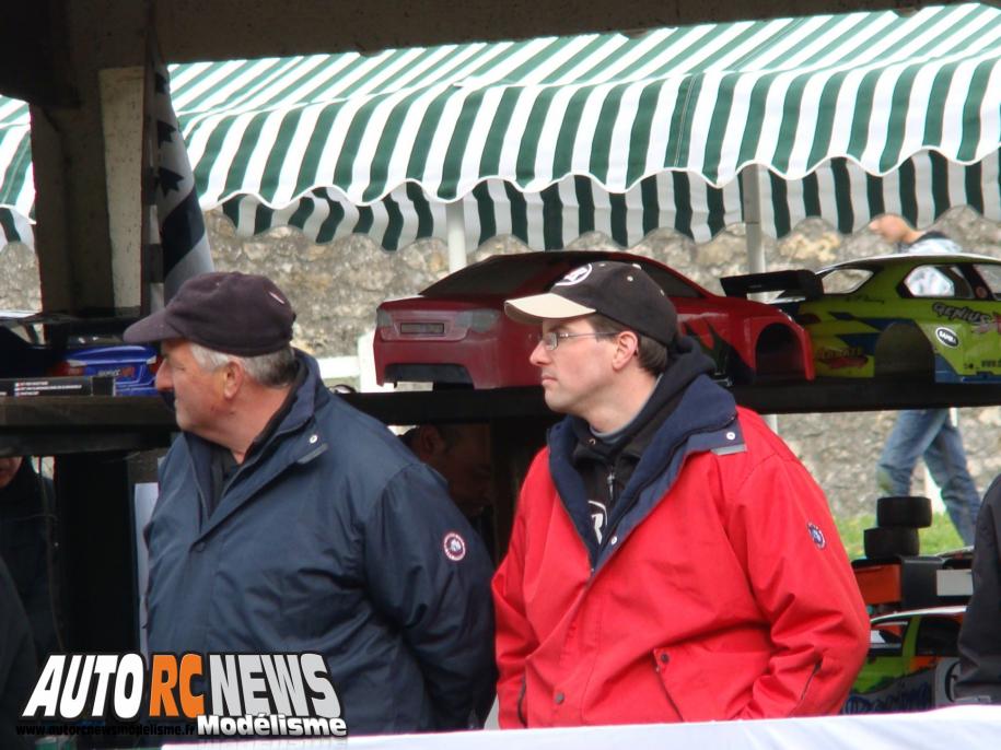 2ème CF Piste 1/5ème Tourisme Elite à Ris Orangis. compétition de modélisme auto radiocommandé. deuxième manche du championnat de france de piste à l'échelle 1/5ème.