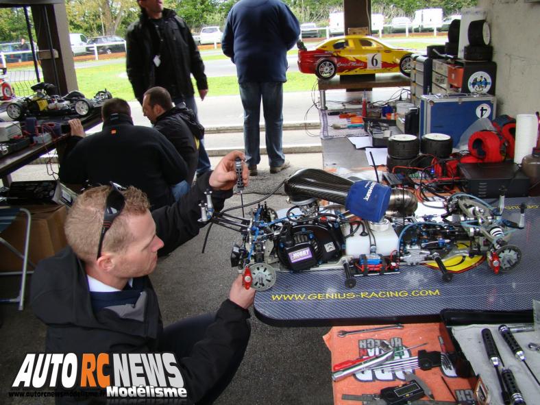 2ème CF Piste 1/5ème Tourisme Elite à Ris Orangis. compétition de modélisme auto radiocommandé. deuxième manche du championnat de france de piste à l'échelle 1/5ème.