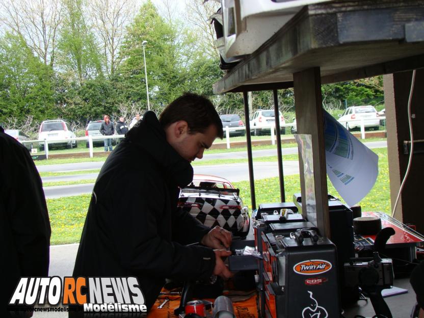 2ème CF Piste 1/5ème Tourisme Elite à Ris Orangis. compétition de modélisme auto radiocommandé. deuxième manche du championnat de france de piste à l'échelle 1/5ème.