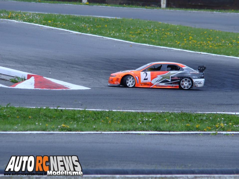 2ème CF Piste 1/5ème Tourisme Elite à Ris Orangis. compétition de modélisme auto radiocommandé. deuxième manche du championnat de france de piste à l'échelle 1/5ème.